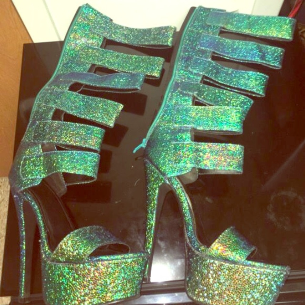 Sequenced Heels - Picture 1 of 2